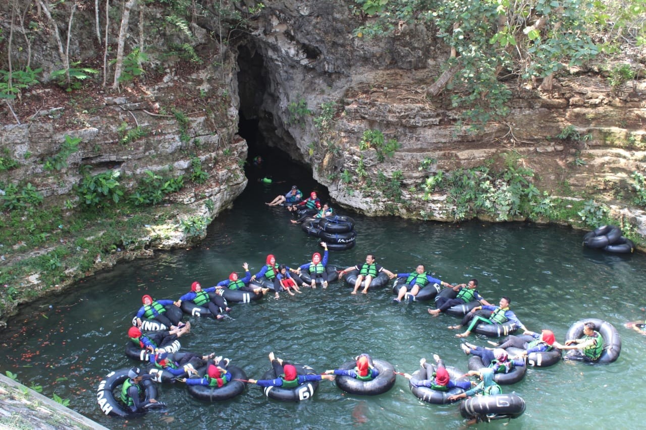 Kembali ke Cahaya: Momen Keluar dari Lorong Goa Pindul