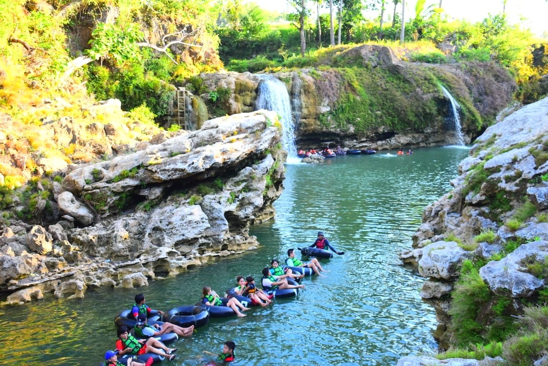 Keajaiban Alam Sungai Oya: Pesona Air Terjun Pengantin yang Ikonik
